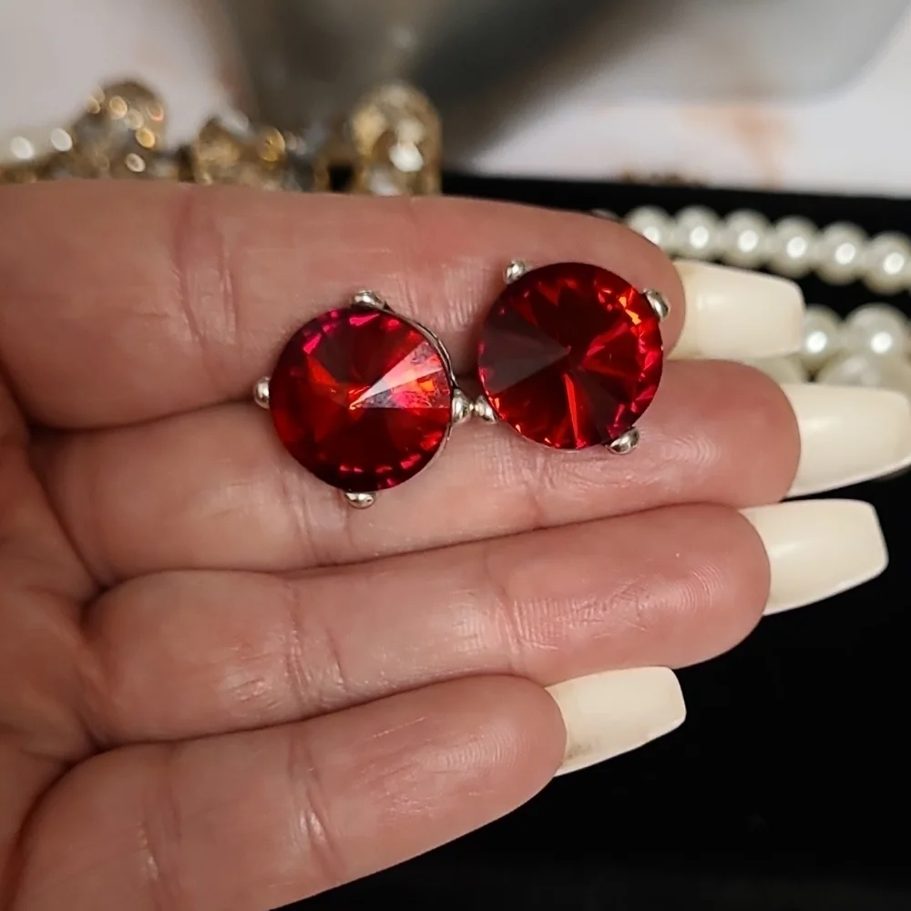 Redvelvetrebel large crystal tone